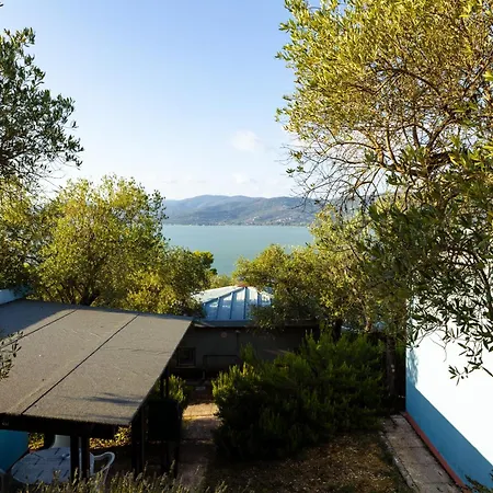 مكان تخييم Cerquestra Village Monte del Lago