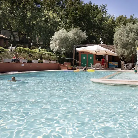 مكان تخييم Cerquestra Village 3*